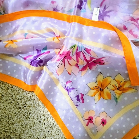 Gorgeous and rare Vintage Baar & Beard silk scarf 30 X 30 in square flawless - Picture 2 of 11